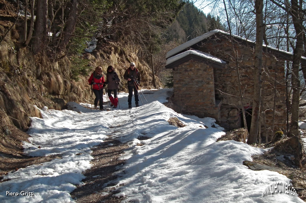 02 Sulla strada 'mineraria' CAI 408 per ll Passo della Manina.JPG